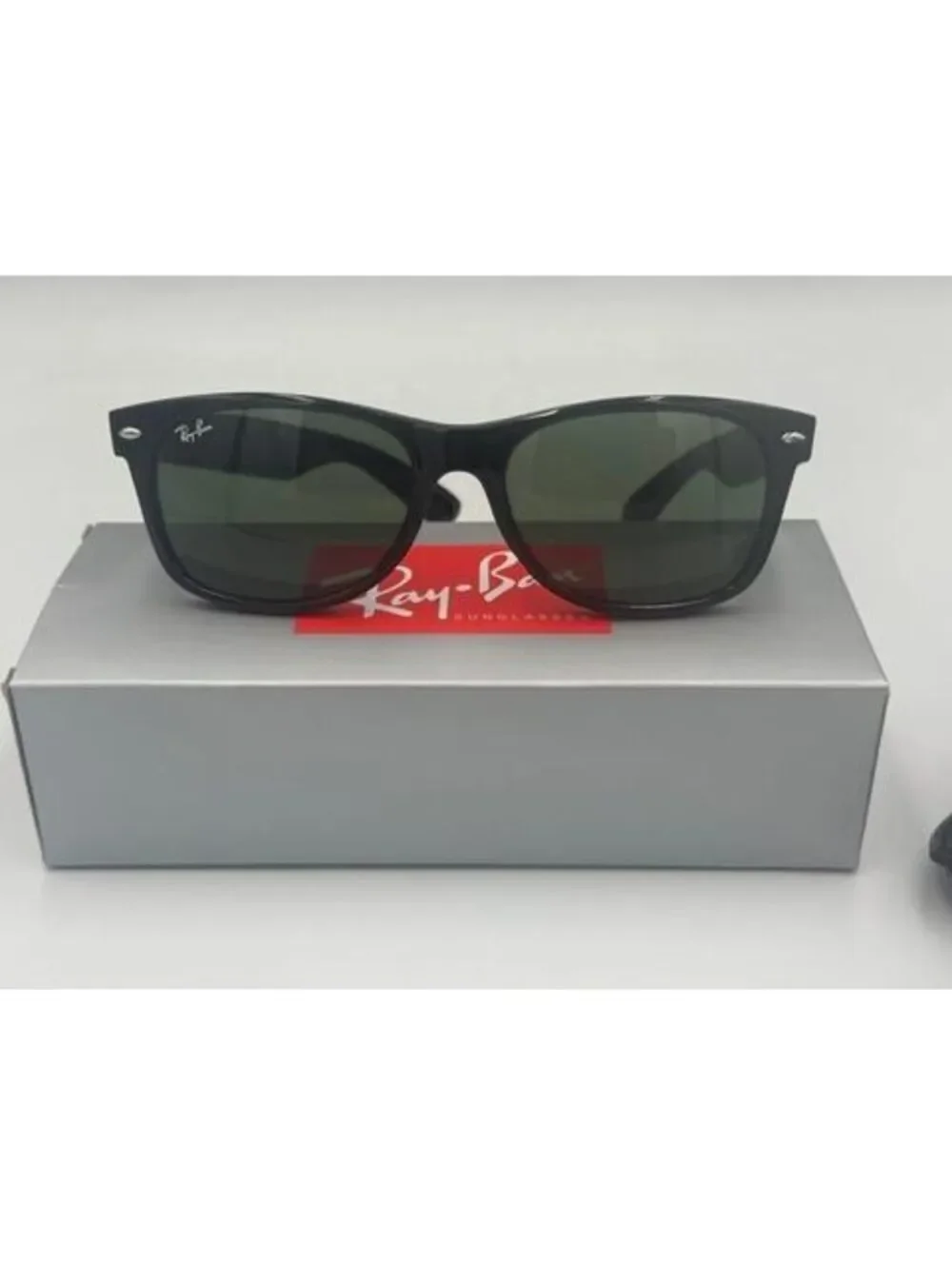 Ray-Ban New Wayfarer RB2132Black Sunglasses w/G-15 Green New
